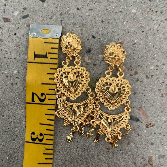 Elegant Gold Necklace Set - Picture 3 of 11